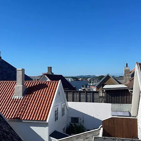Urban With Rooftop Terrace Apartment *